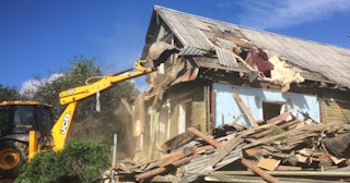 Промышленный демонтаж пристроек к дому в Скопине | Цены от 571 руб. за м2